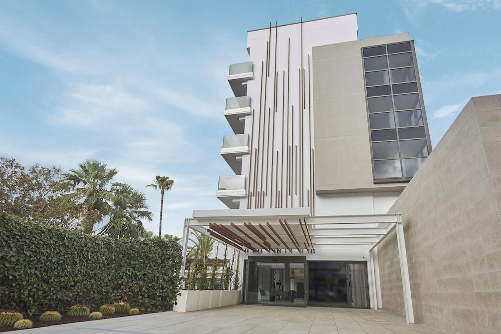 https://solution-contract.com/wp-content/uploads/2020/10/caprice-alcudia-port-exterior-8732f31.jpg